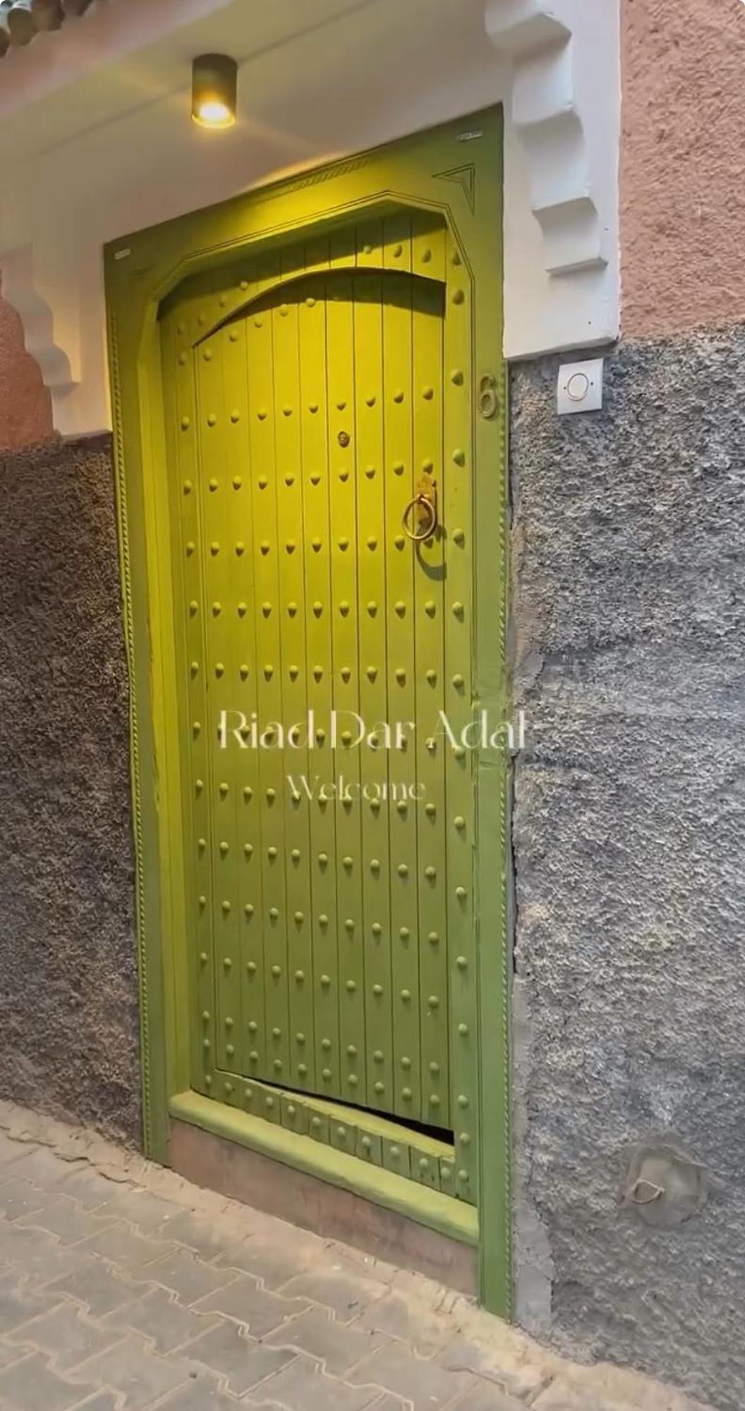 Riad Dar Adal Exclusivite 2 A 6 Personnes Petit Dejeuner Compris Place Jemaa El Fna Маракеш Екстериор снимка