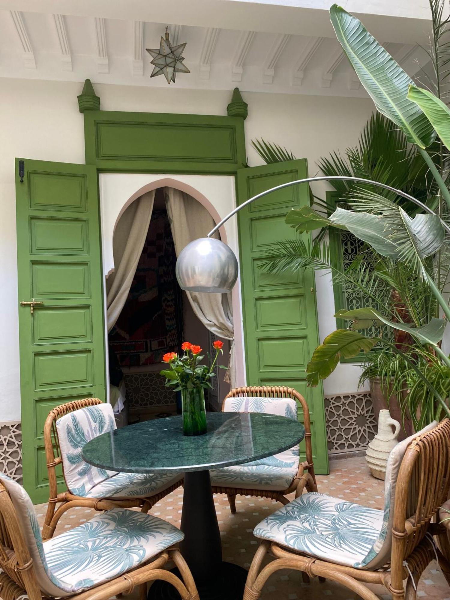 Riad Dar Adal Exclusivite 2 A 6 Personnes Petit Dejeuner Compris Place Jemaa El Fna Маракеш Екстериор снимка