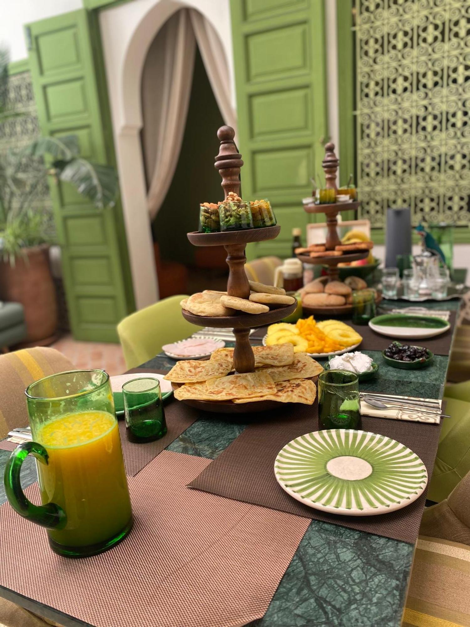 Riad Dar Adal Exclusivite 2 A 6 Personnes Petit Dejeuner Compris Place Jemaa El Fna Маракеш Екстериор снимка